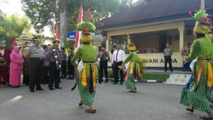 Kapolda Baru Disambut  dengan  Tarian Kehormatan