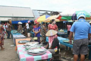Pedagang  Pasar Wansel  Dapat Bantuan Meja