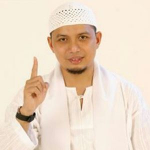 Ustad Arifin Ilham Pimpin Zikir Akbar Sultra