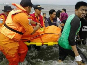 Dua Bocah Tenggelam di Pantai Mandra, Satu Tewas