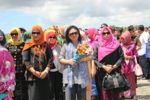 Istri dan Putri Menhub Datang Terpisah