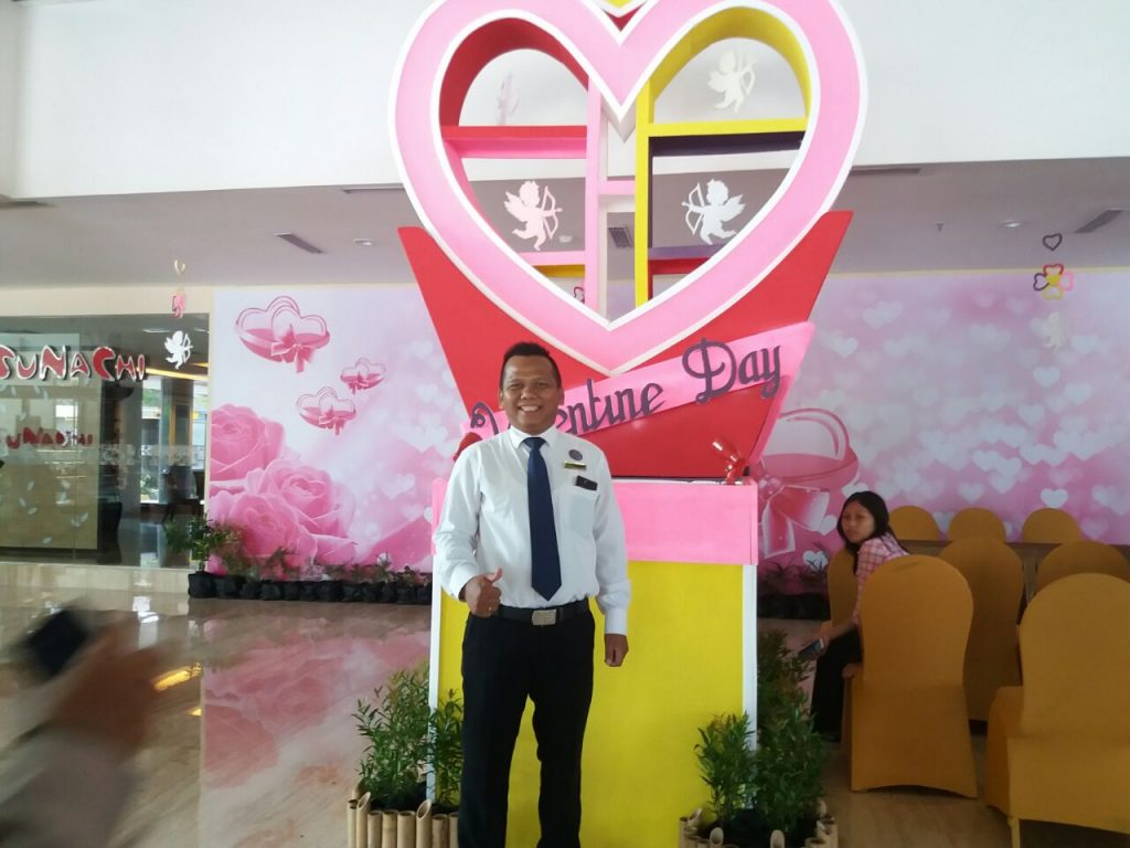 Nikmati Malam Valentine di Sky Pool Grand Clarion Hotel Kendari