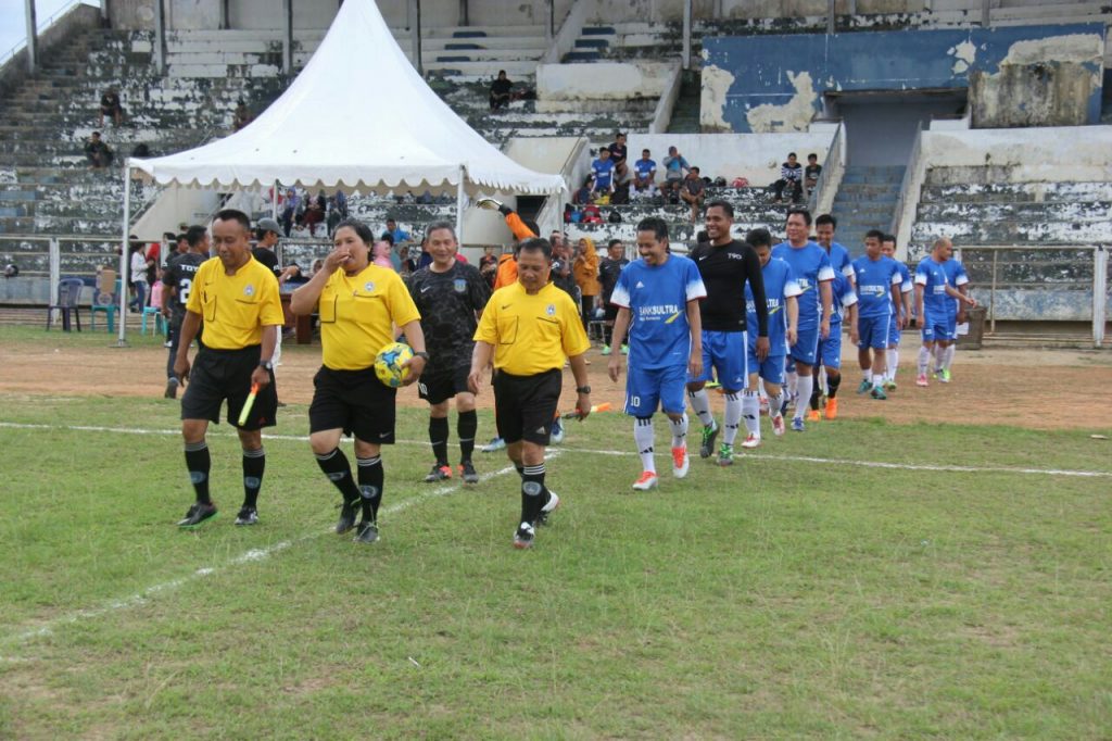 Pertandingan Persahabatan Antara Pemda Koltim dan Bank Sultra