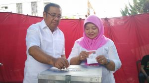 Asrun Gunakan Hak Pilihnya di TPS 09 Kelurahan Korumba