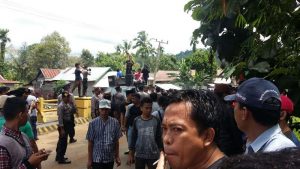 Ratusan Massa Simpatisan Paslon Nomor Urut 2 Demo di KPU