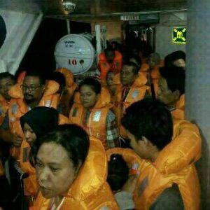 KMP Dharma Kartika Rute Bajoe-Kolaka Kandas di Laut