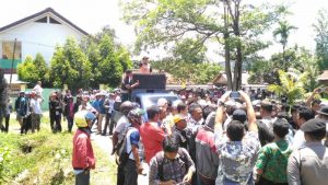 Ribuan Simpatisan Razak-Haris Berunjukrasa di Kantor Panwas