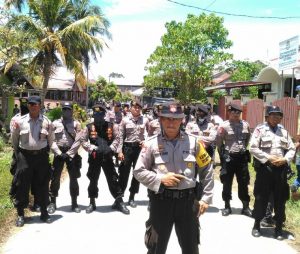 Polisi dan TNI Tetap Bersiaga di Kantor KPU Kota Kendari