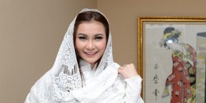 Meski Beda Keyakinan, Isya Jeeperson Didukung Mama Untuk Umrah