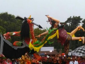 Sejumlah Ogoh-ogoh Raksasa Berbagai Bentuk Diarak di Koltim