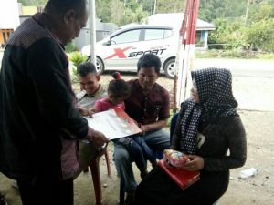 Bawa Anak di Kantor Dukcapil, Dapat Bonus Akta Kelahiran