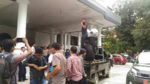 Pemaparan Visi Misi Pilrek di Warnai Aksi Unjurasa Mahasiswa UHO