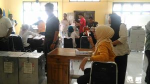 KPU Kota Kendari Bongkar Kotak Suara