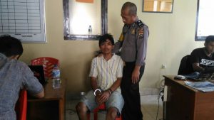 Diduga Stress, Seorang  Warga Puuwatu Tebas Pekerja Bangunan Tanpa Alasan