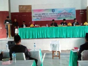 Anggota DPRD Wakatobi Sidang Paripurna di Binongko