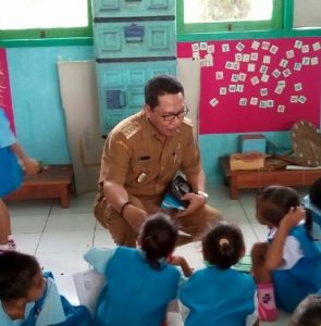 Blusukan di Binongko, Kadis Diknas Wakatobi Jelajahi 40 Sekolah