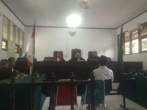 Divonis Bebas Mantan Bupati Konut, Aswad Sulaiman  Sujud Syukur