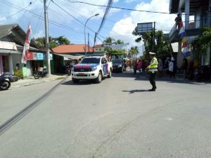 Kawal Rombongan Karnaval Satlantas Wakatobi Alihkan Jalur Jalan Utama