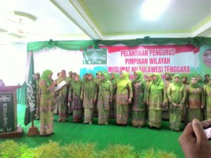 Mensos Lantik Pengurus Muslimat NU di Sultra