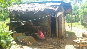 Nenek Sebatang Kara Hidup di Gubuk Sebagai Tukang Pijat