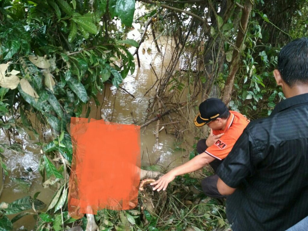 Mayat Perempuan Tanpa Busana Ditemukan Mengapung di Pinggiran Kali Wanggu