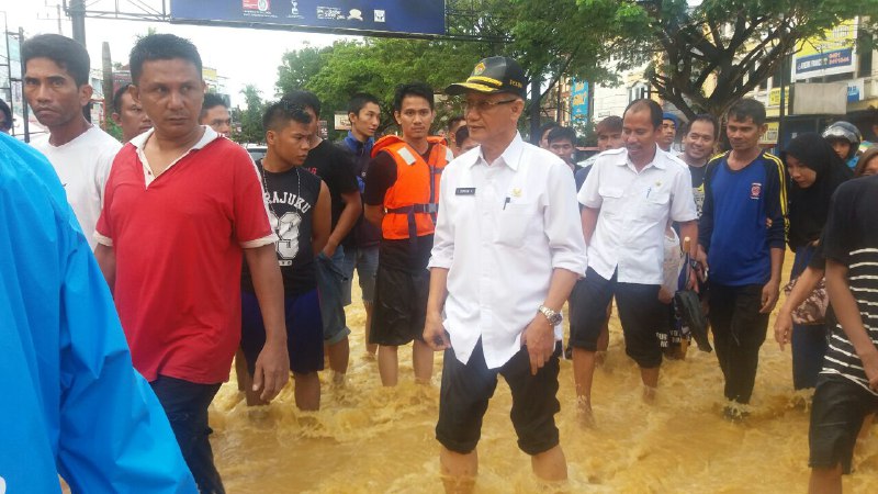 Ini Solusi LA Saat Tinjau Lokasi Banjir dan Tanah Longsor di Kota Kendari