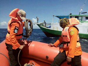 Basarnas Kendari Evakuasi 16 POB KM Handayani