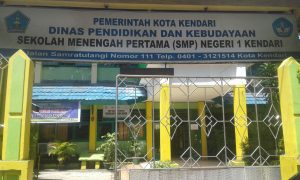 Hilangkan Budaya Coret Baju, SMPN 1 Kendari Anjangsana ke Panti Asuhan