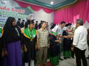 Ratusan Pelajar Ummushabri Ikuti Wisuda Terpadu