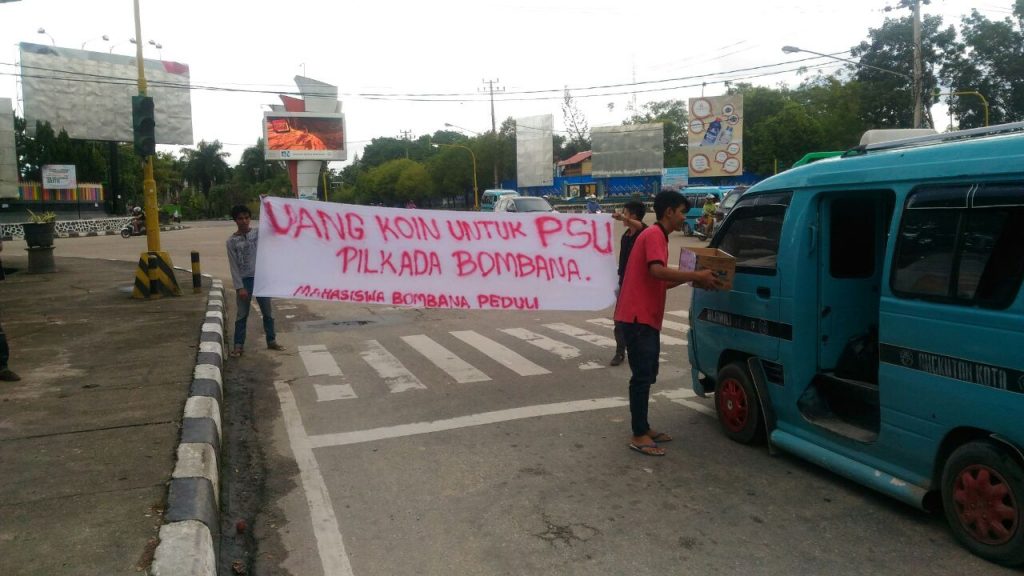 Mahasiswa Ngamen Untuk Sumbang Dana di Pilkada Bombana