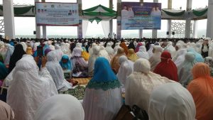 Masyarakat Sultra Shalat Idul Fitri di Tengah Laut