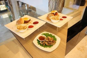 Clarion Kendari Berikan Promo Burger dan Snack di Bulan Juli
