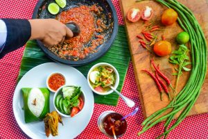 Nikmati Rasa Berbeda Ayam Kampung Khas Kendari di Swiss bellhotel