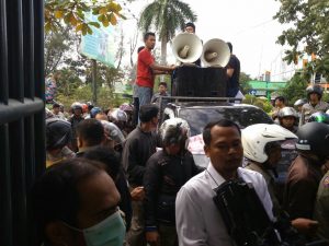 Dinilai Tak Mampu Memimpin, Puluhan Anggota Satpol PP Sultra Tuntut Bustam Turun Dari Jabatannya
