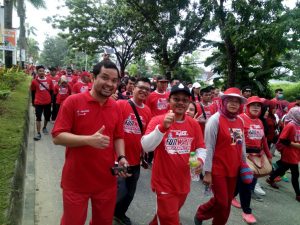 Ribuan Warga Kota Kendari Meriahkan Fun Walk Telkomsel
