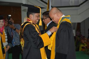 Dikukuhkan Jadi Guru Besar UHO, Rahmat Orasikan Brand Image Pariwisata Sultra