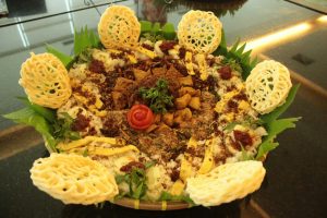 Nikmati Sensasi Makan Keroyokan, Free Dua Jam Karaoke