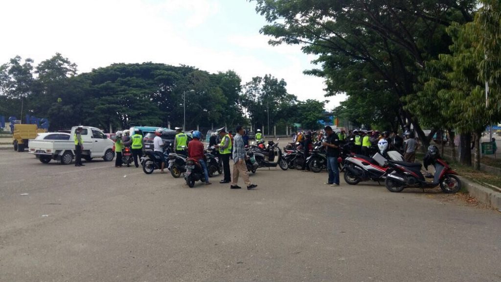 Akibat Operasi Zebra 2017, Mapolres Kendari Diserbu Masyarakat