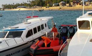 Basarnas Kendari Evakuasi 11 POB KM. Wahyu Samudra 03