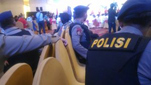 Ratusan Personil Kepolisian Kawal Pencabutan Nomor Urut Cagub Sultra