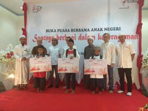 50 Anak Yatim di Kendari Dapat Santunan Dari Telkomsel