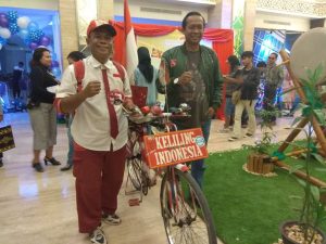 Damin Berkeliling Indonesia Dengan Sepeda