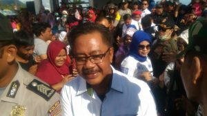 Ribuan Masyarakat Kolut Berikan Sambutan Hangat Kepada RM-SK