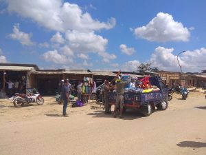 Para Pedagang Eks Pasar Panjang Terus Coba Evakuasi Barang Dagangan