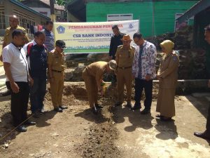 Plt. Wali Kota Kendari Resmikan Pembangunan Pertama Jamban dan Tangki Septik Kedap