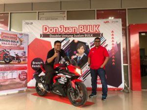 Outlet Kecak Raih Hadiah Motor dari Telkomsel