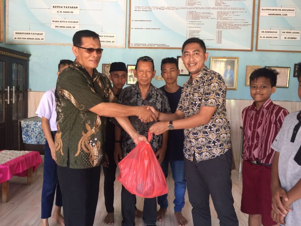 Tokoh Muda Asal Kendari Barat ini Berkurban Bersama Panti Asuhan