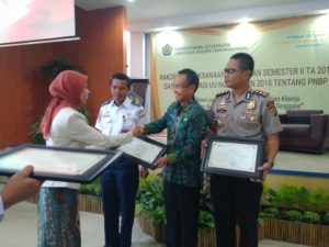 Distanak Sultra Sabet Penghargaan Pengelolaan Anggaran Terbaik 2018