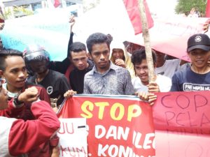 Ratusan Masyarakat Desak Polda Sultra Tangkap Direktur PT. KMJ