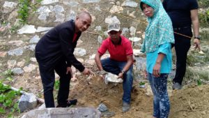 Dengar Keluhan Masyarakat, Simon Takandengan Bangun Jalan di Bungku Toko